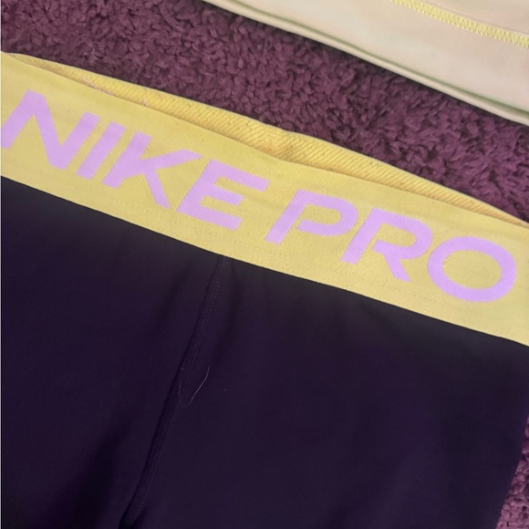 Nike Lime Sports Bra and Black Leggings - Picture 3 of 3